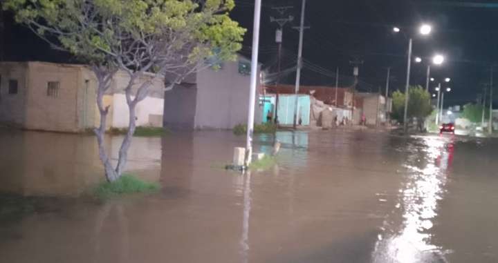 Comunidades inundadas tras crecida del río Manzanares en Cumaná