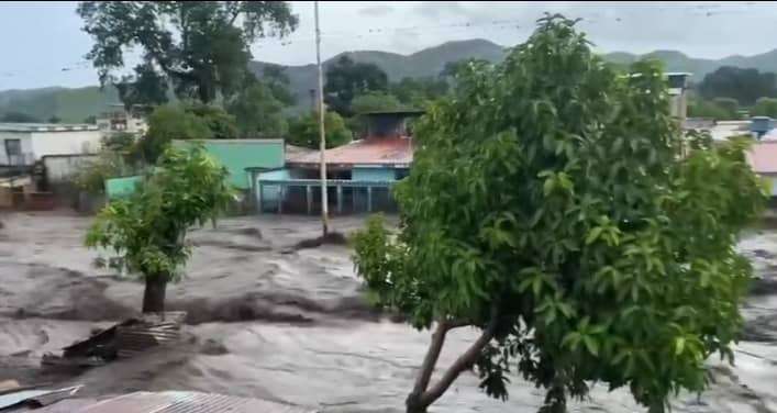 Comunidades de Cumanacoa bajo las aguas tras el paso del huracán Beryl