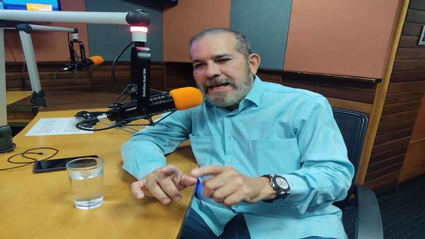 Johel Orta calificó como "irresponsable" la no participación de la oposición en el simulacro electoral