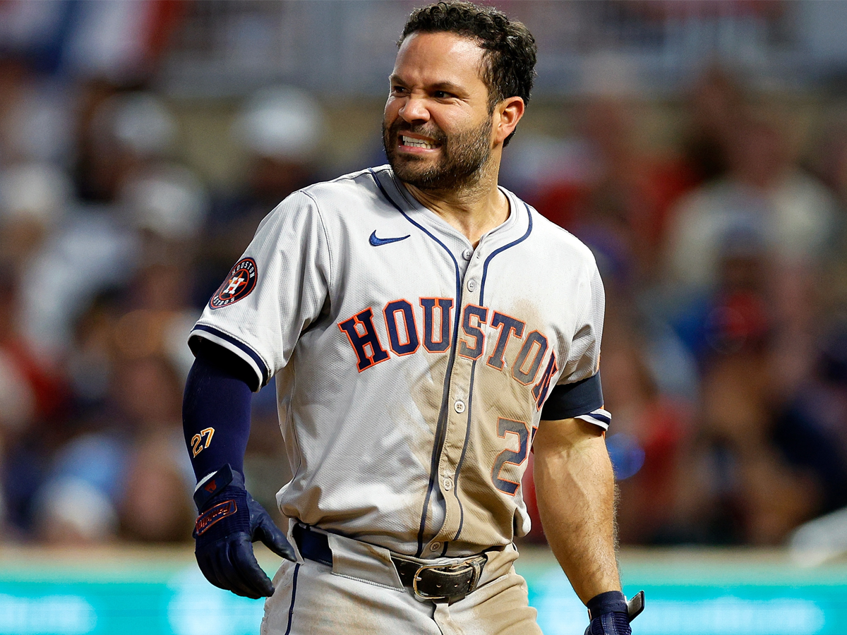 Astros pasaron susto con bolazo a José Altuve