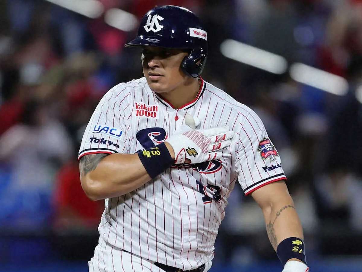 Osuna despachó HR y estuvo perfecto al bate en Japón