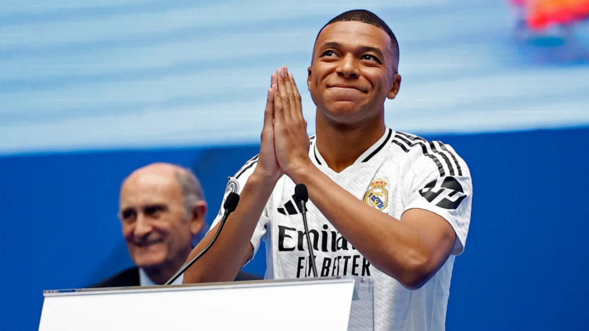 "Vamos a decirlo juntos como una gran familia 1, 2, 3... ¡Hala Madrid!"