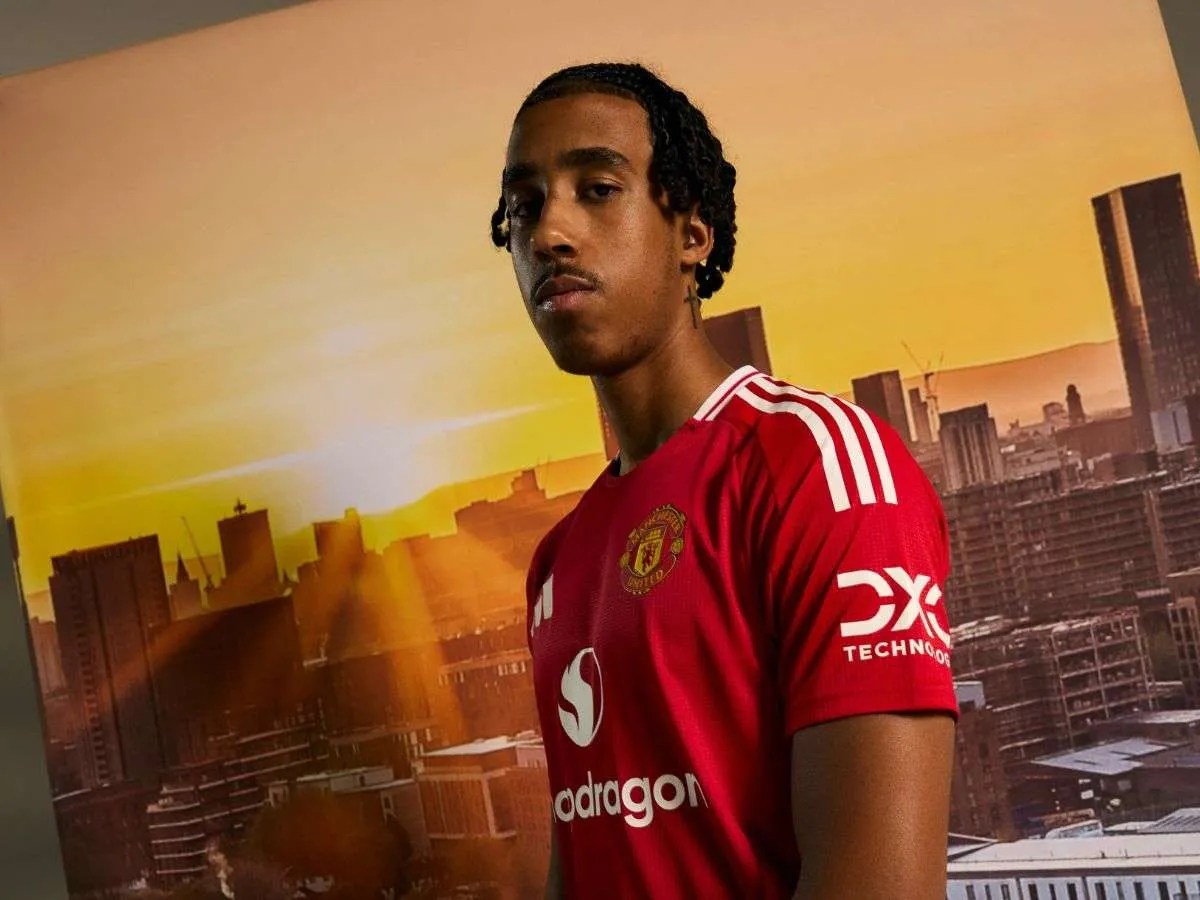 Leny Yoro jugará con el Manchester United