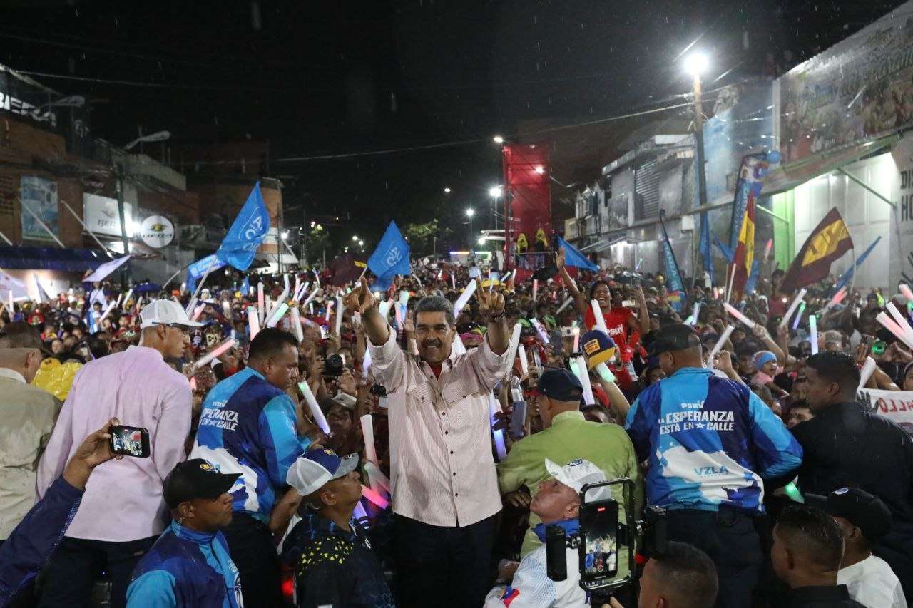 Maduro: Quien vote por nosotros lo hará por la paz y la independencia