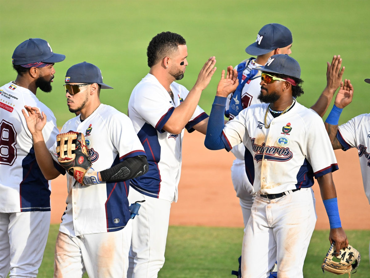 Marineros barrió en doble tanda y acaricia playoffs