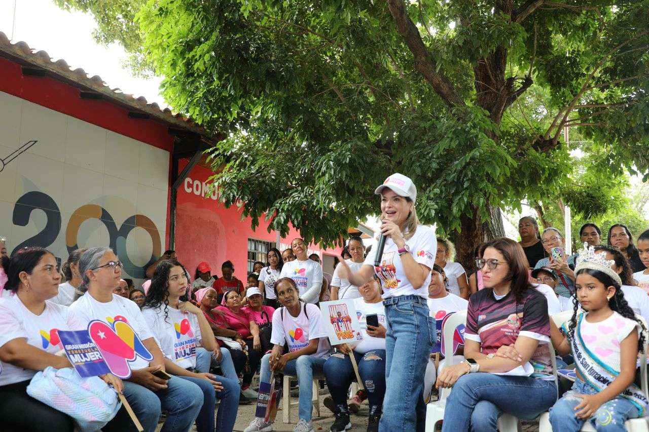 Dheliz Álvarez destaca impulso de mujeres de Guacara a las comunas