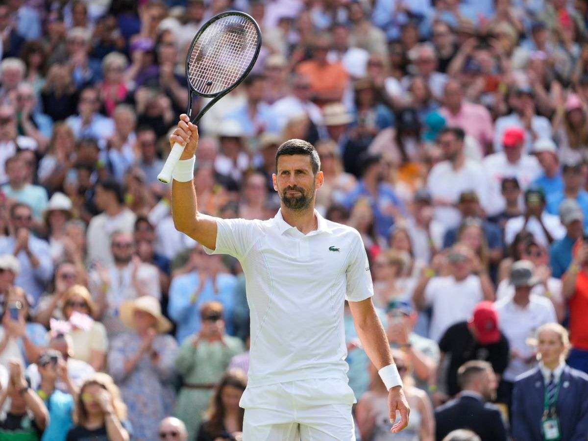 Djokovic venció y sufrió con su rodilla
