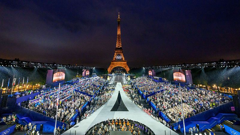 Con fastuosa ceremonia en el río Sena, París da inicio a sus Juegos Olímpicos