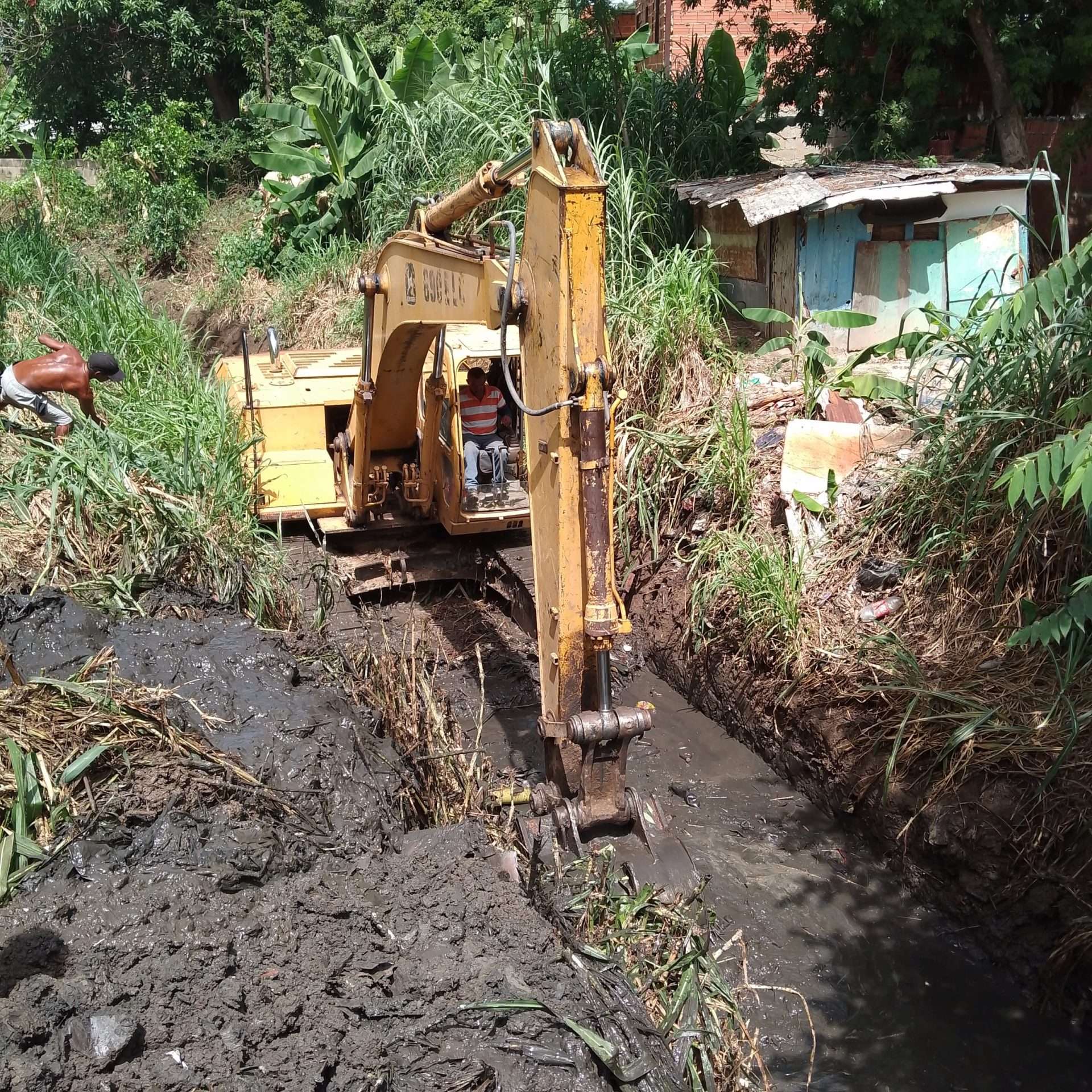 En Aragua realizan trabajos de ampliación del cauce del río Turmero