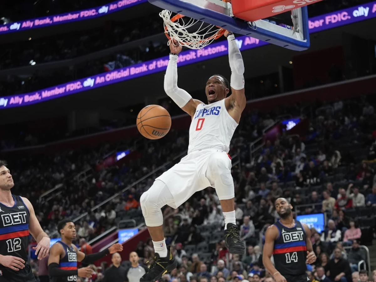 Russel Westbrook firma con los Nuggets