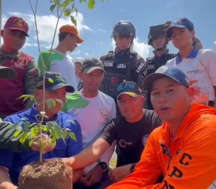 Minec siembra 350 árboles en Maracaibo