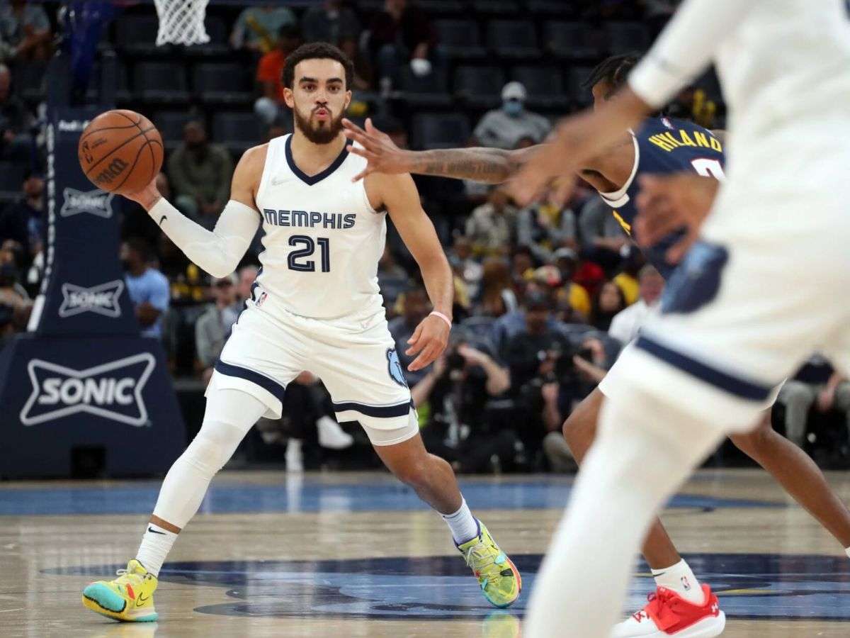 Tyus Jones jugará con los Suns