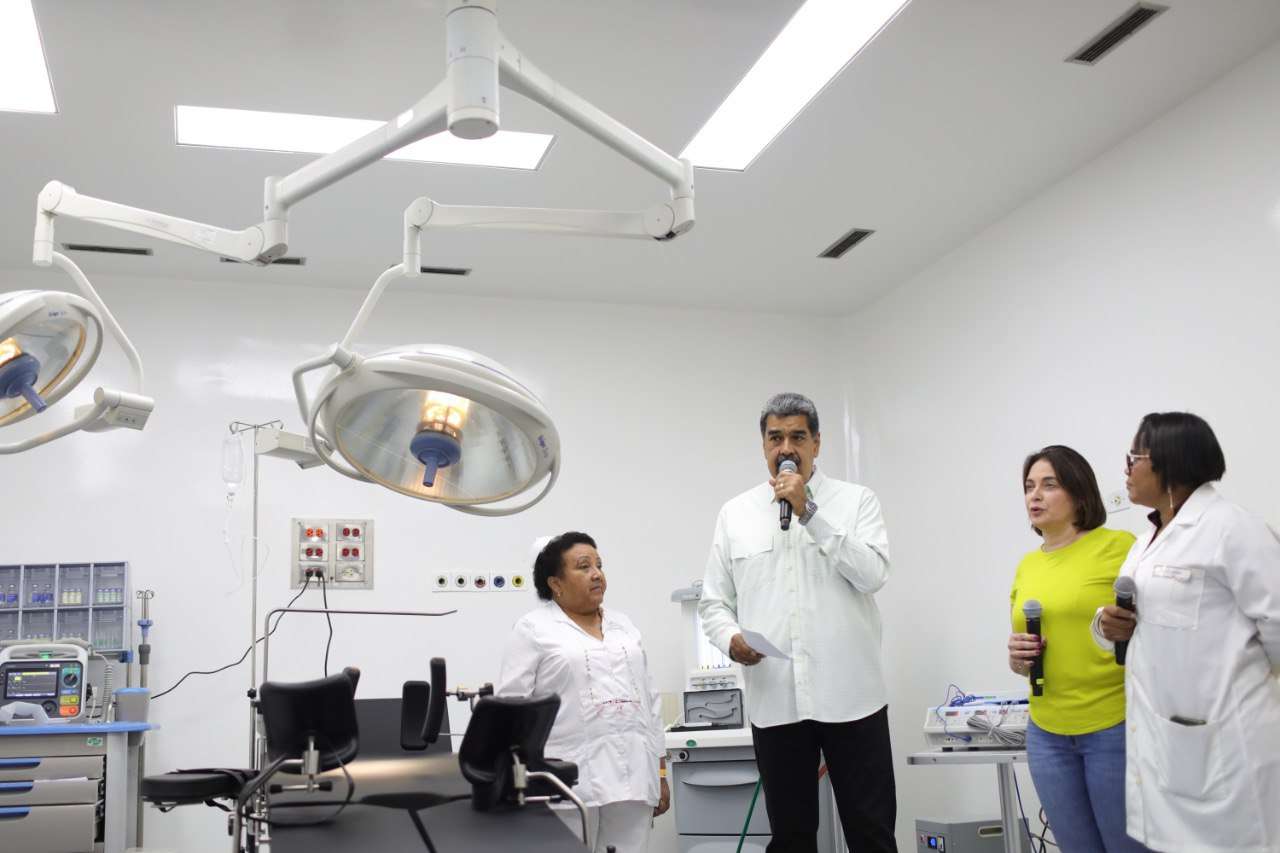 Presidente Maduro entregó obras de salud en Petare