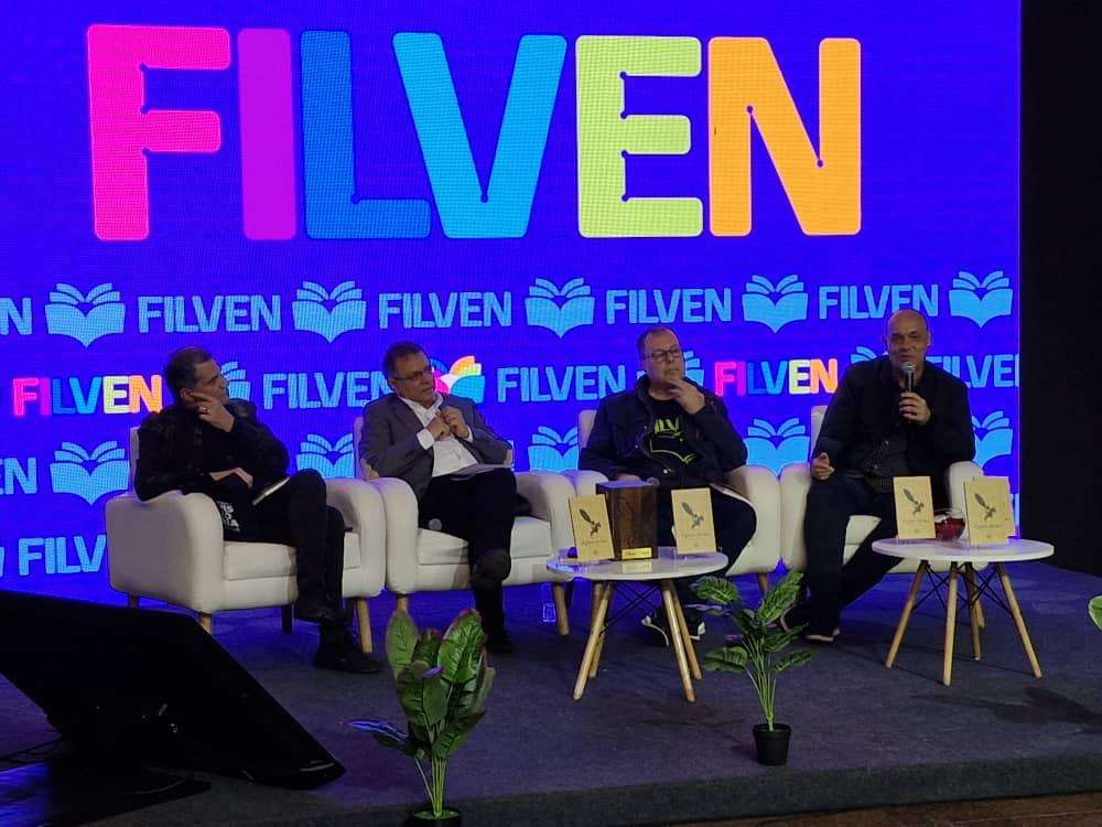 Presentaron "Pluma Negra" del escritor Luis Lira en la Filven 2024