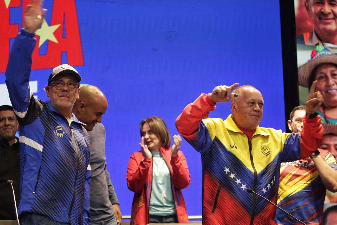 Chavismo convoca a celebrar en Miraflores