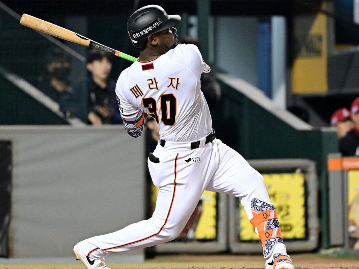 Perlaza presente en fiesta ofensiva de Hanwha en Corea