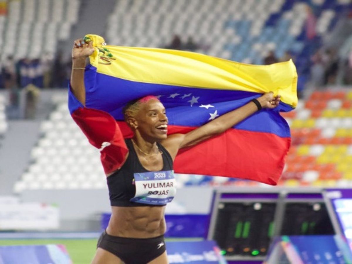 "Es un orgullo levantar la bandera nacional"
