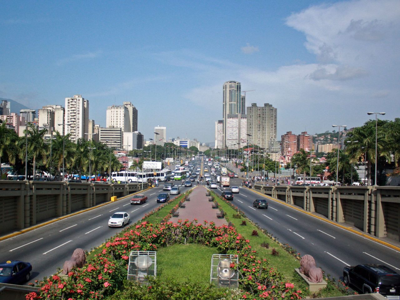 Las avenidas en Caracas que tienen restricción vehicular este #25Jul por el cierre de campaña