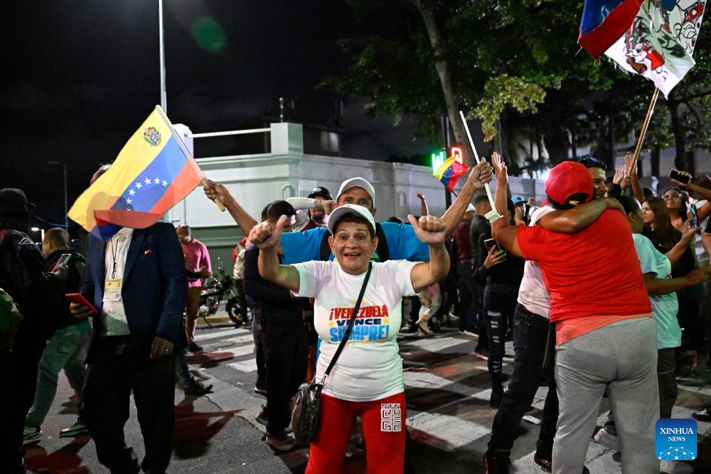 Cancillería china felicita a Maduro por su reeleción