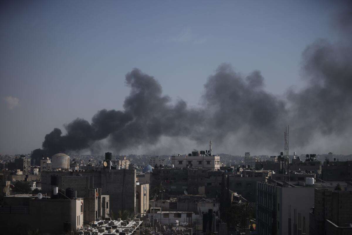 Hezbolá lanza decenas de cohetes contra objetivos en Israel