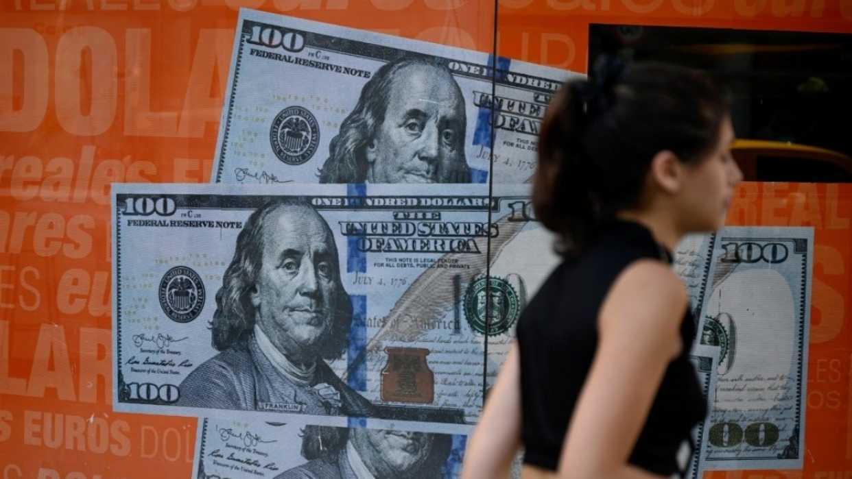 El dólar "blue" marca récord en la Argentina