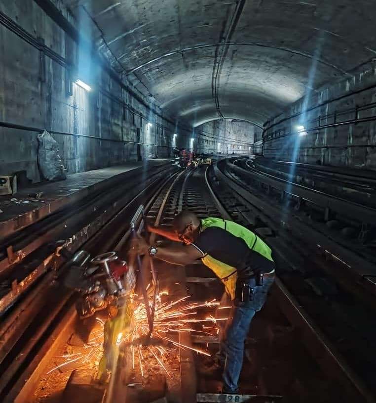 Trabajadores del Metro reemplazaron 180 metros de rieles