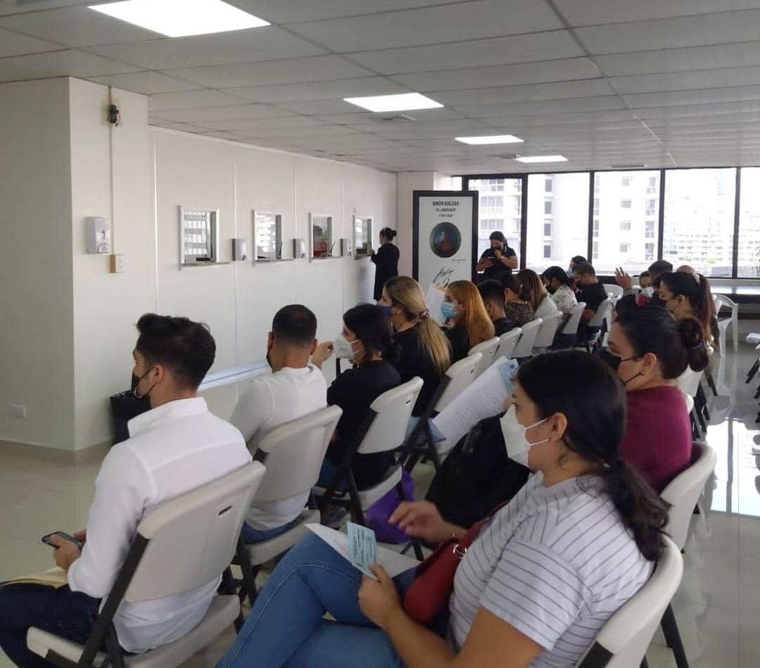Embajadas de Venezuela en Panamá y Chile suspenden trámites consulares