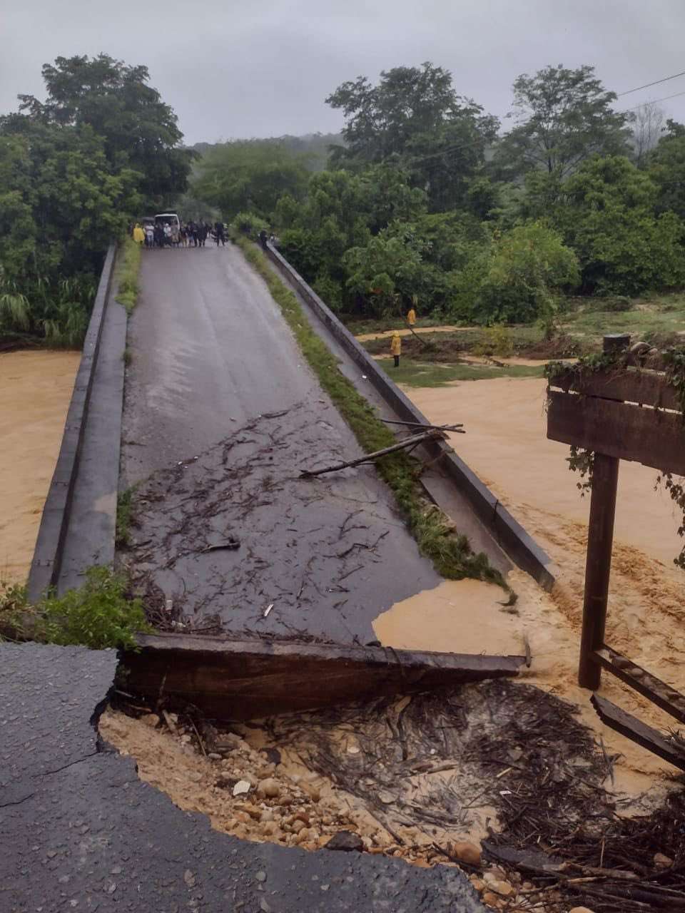Colapsó puente en Apure ante las fuertes lluvias