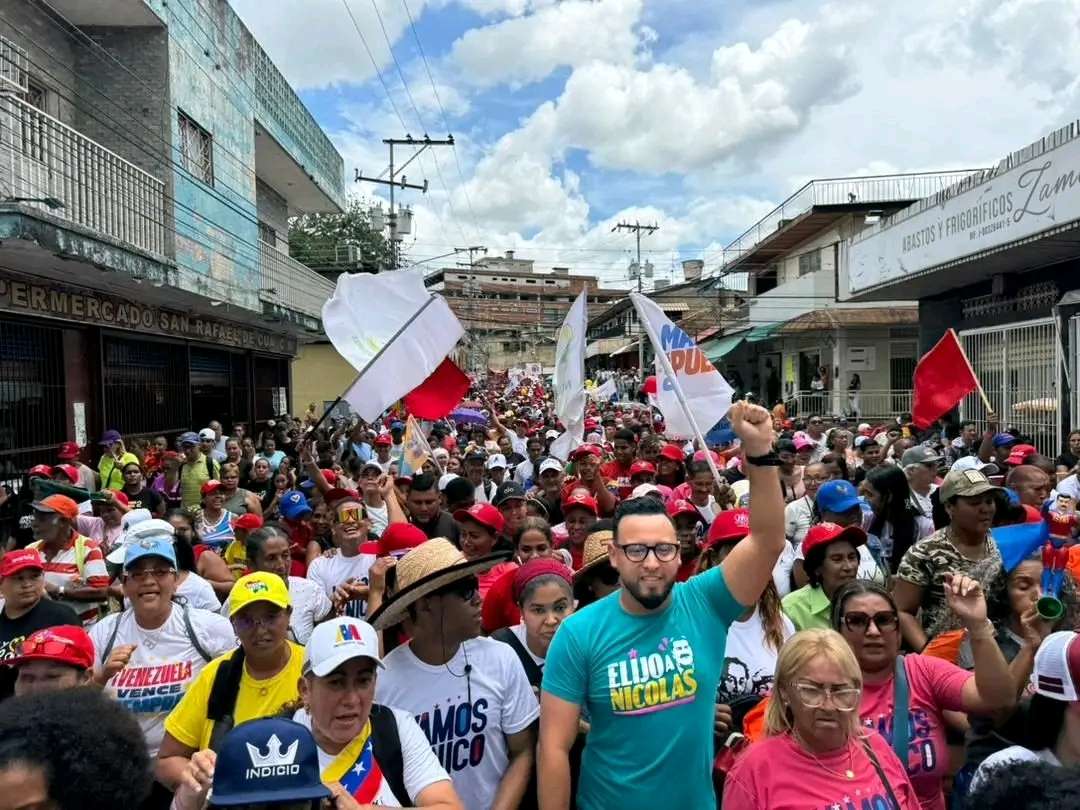 Cueños marcharon en apoyo al Presidente Maduro y en repudio a la violencia