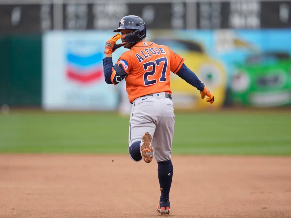 Altuve igualó a César Tovar en robos de home en MLB