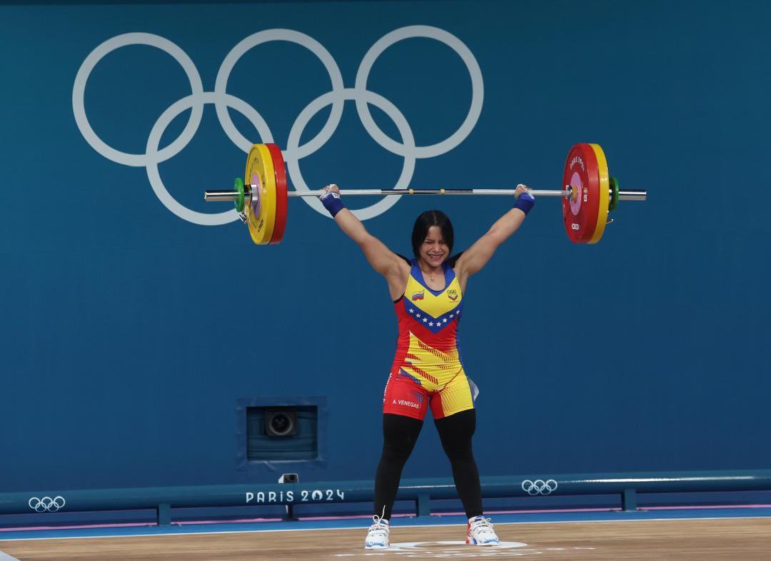 Anyelin Venegas logró 4° lugar en final de la Halterofilia 59 kgs (Diploma Olímpico)