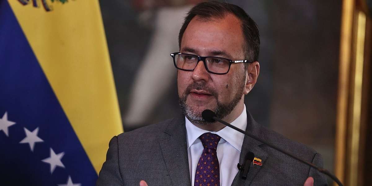 Yván Gil: AP asume un estrafalario papel en el Golpe de Estado