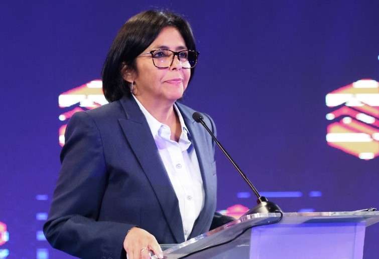 Vicepresidenta al fascismo español: !Nunca pondrán sus dedos sobre la digna Venezuela!