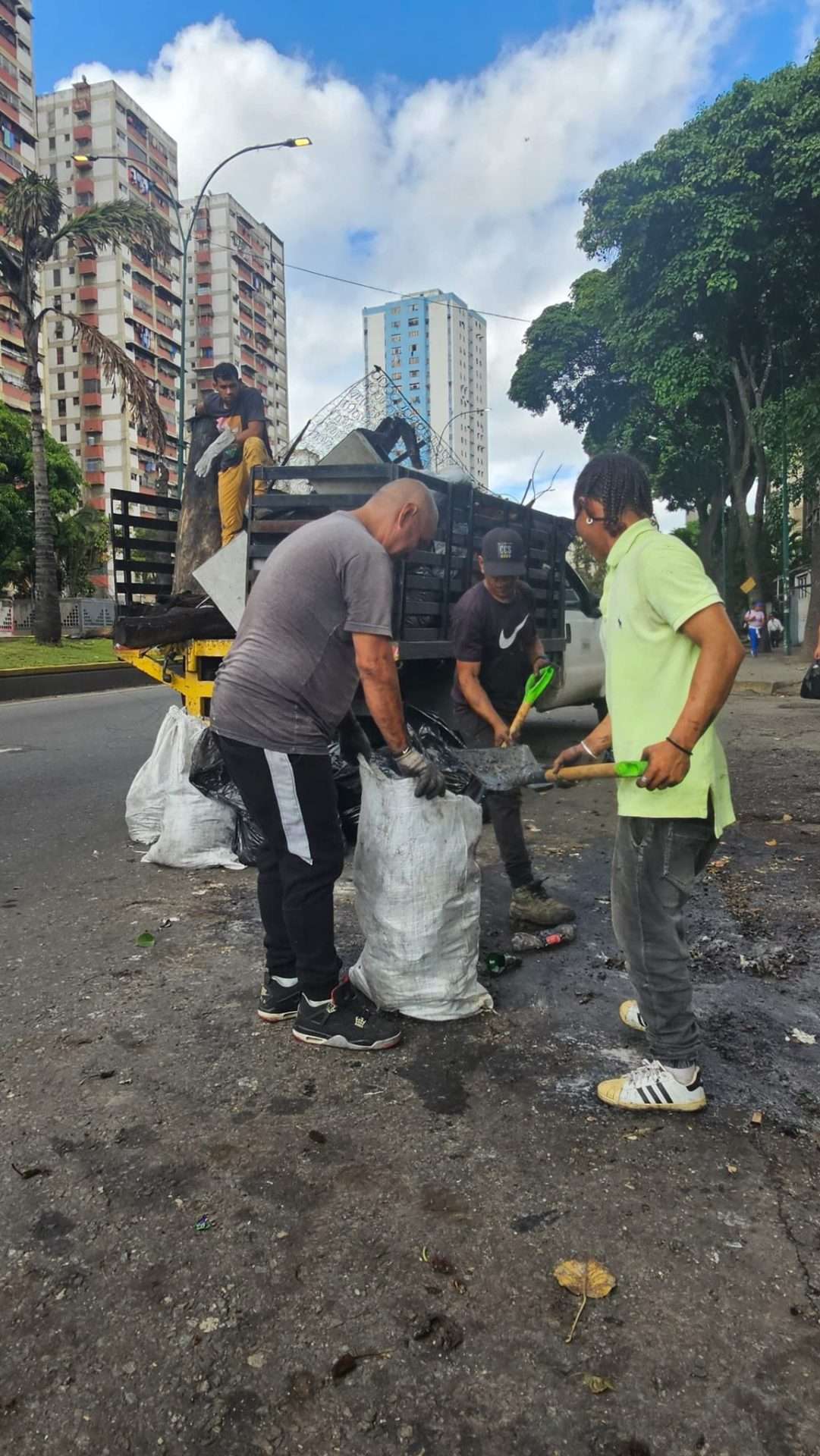 Continúa despeje de zonas en Caracas afectadas por acciones fascistas