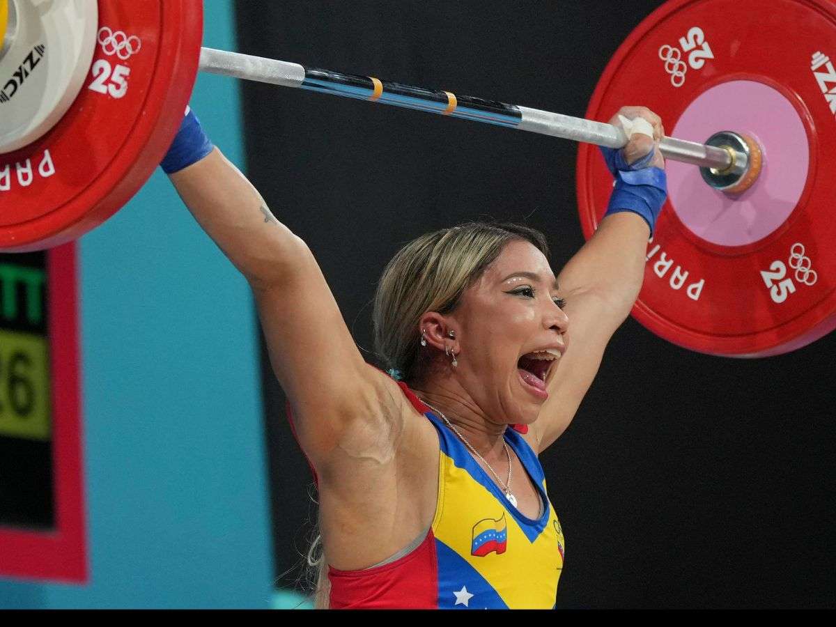 Katherin Echandía finalizó novena en los -49kg de halterofilia
