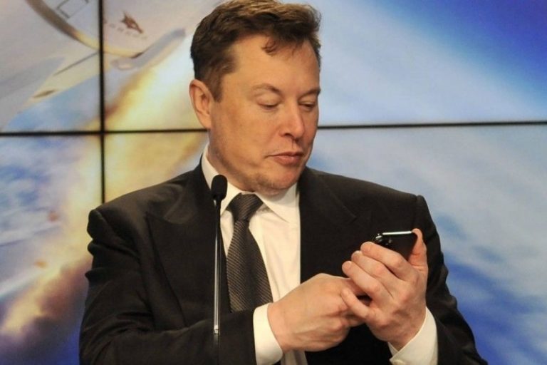 Campaña de Harris critica a Musk por "manipular la democracia" a través de X