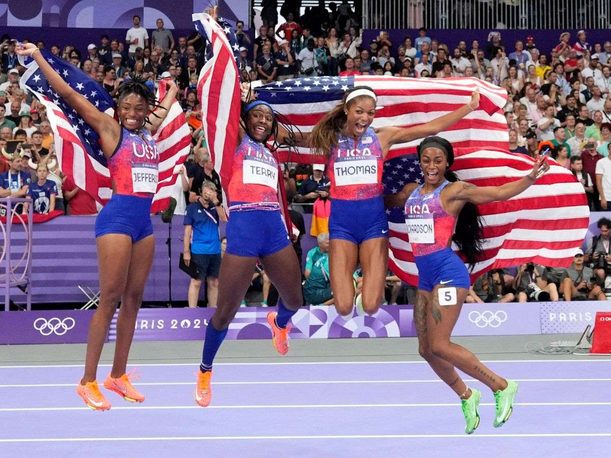Estados Unidos gana el oro en relevo 4x100