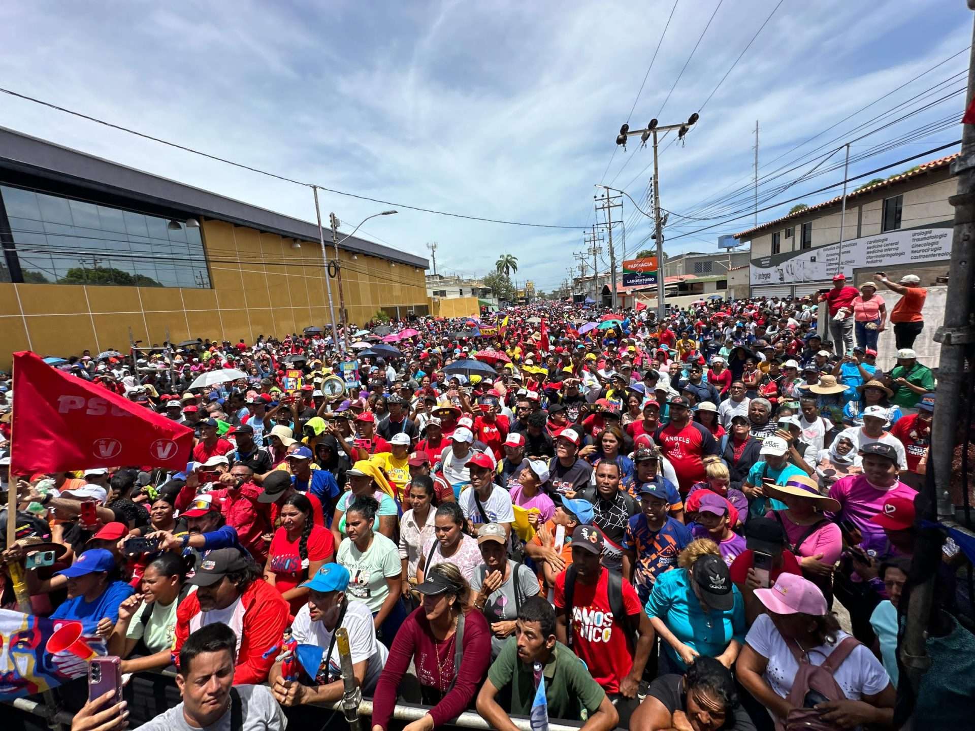 Cumaná se desbordó en apoyo al presidente Nicolás Maduro