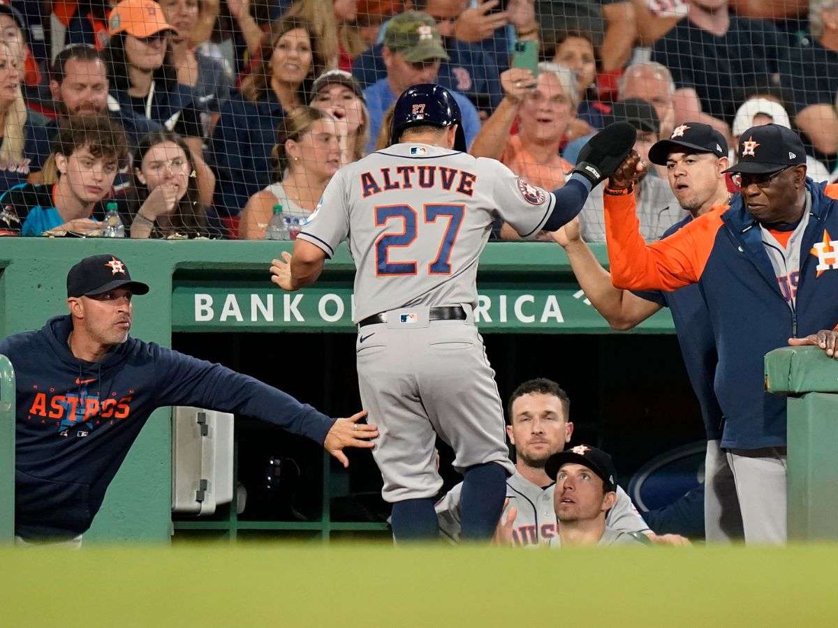 José Altuve inició la remontada de los Astros
