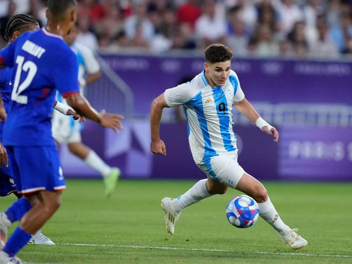 Julián Álvarez acuerda con el Atlético de Madrid