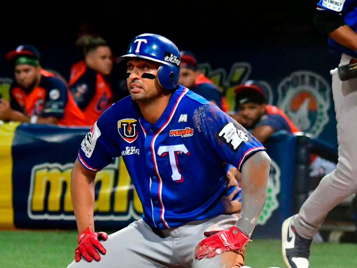 Leonardo Reginatto se despide de Tiburones