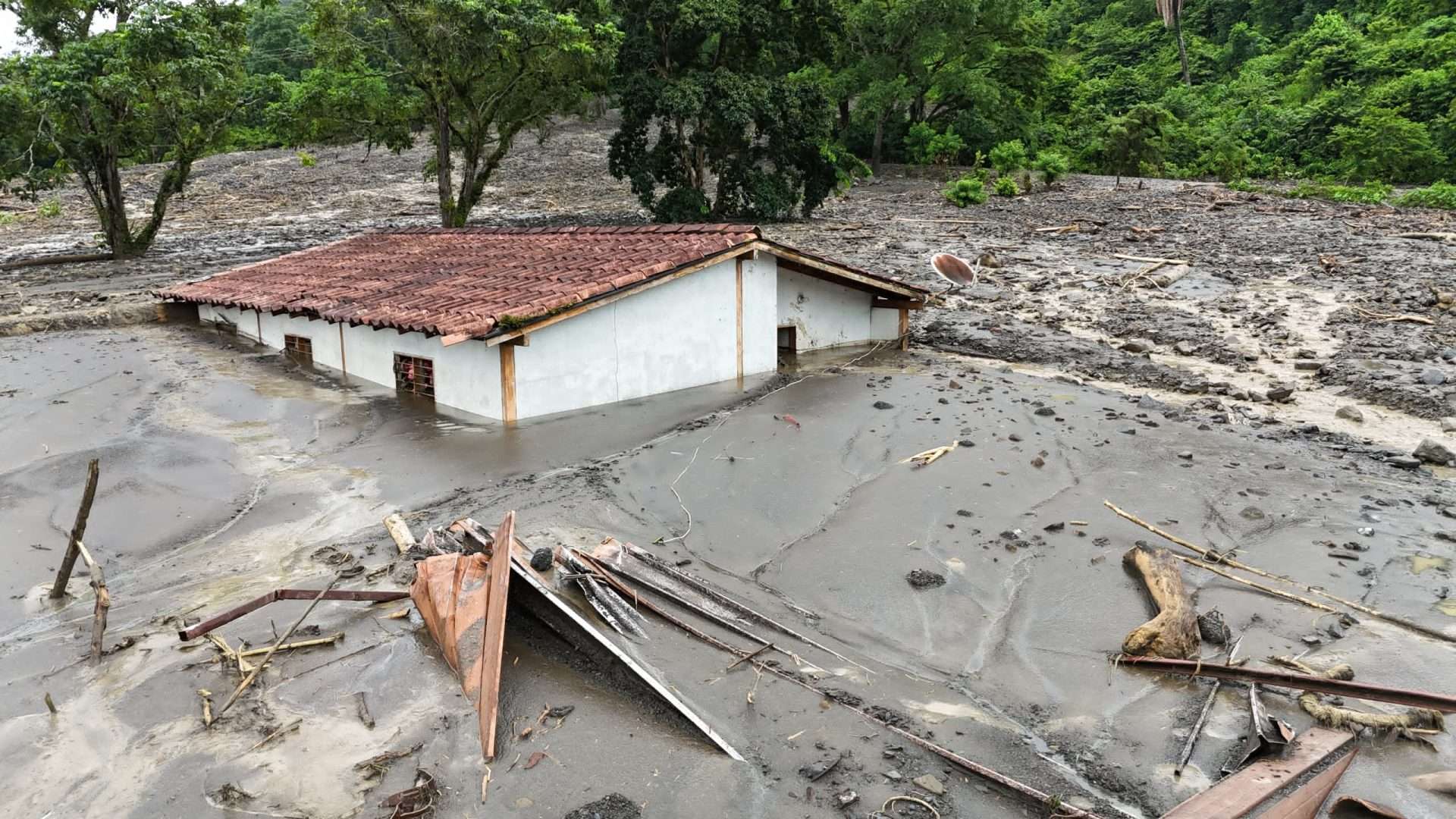 En Portuguesa trabajan para reabrir pasos en zonas afectadas por lluvias