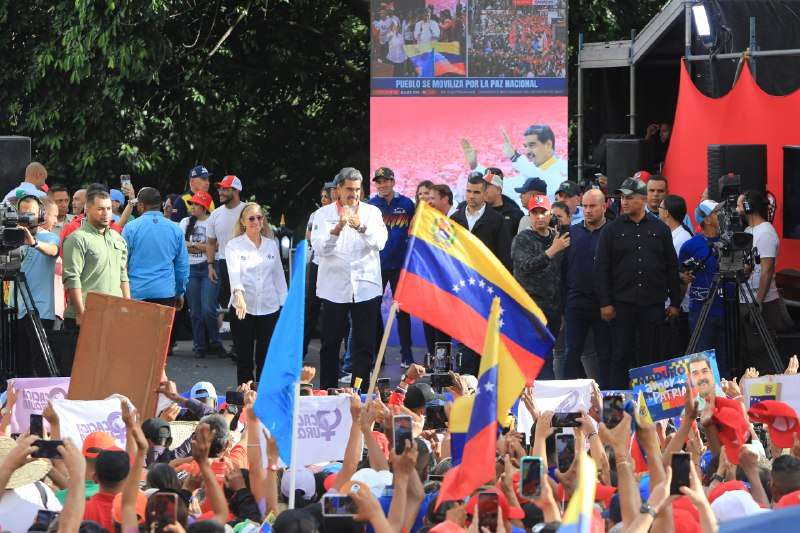 Maduro convocará diálogos con varios sectores para avanzar hacia la paz