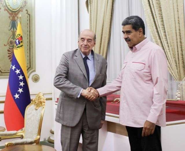 Maduro recibió en Miraflores al excanciller colombiano Alvaro Leyva