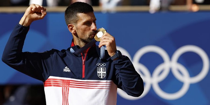Novak Djokovic apartó al ciclón Carlos Alcaraz y se alza con el oro olímpico