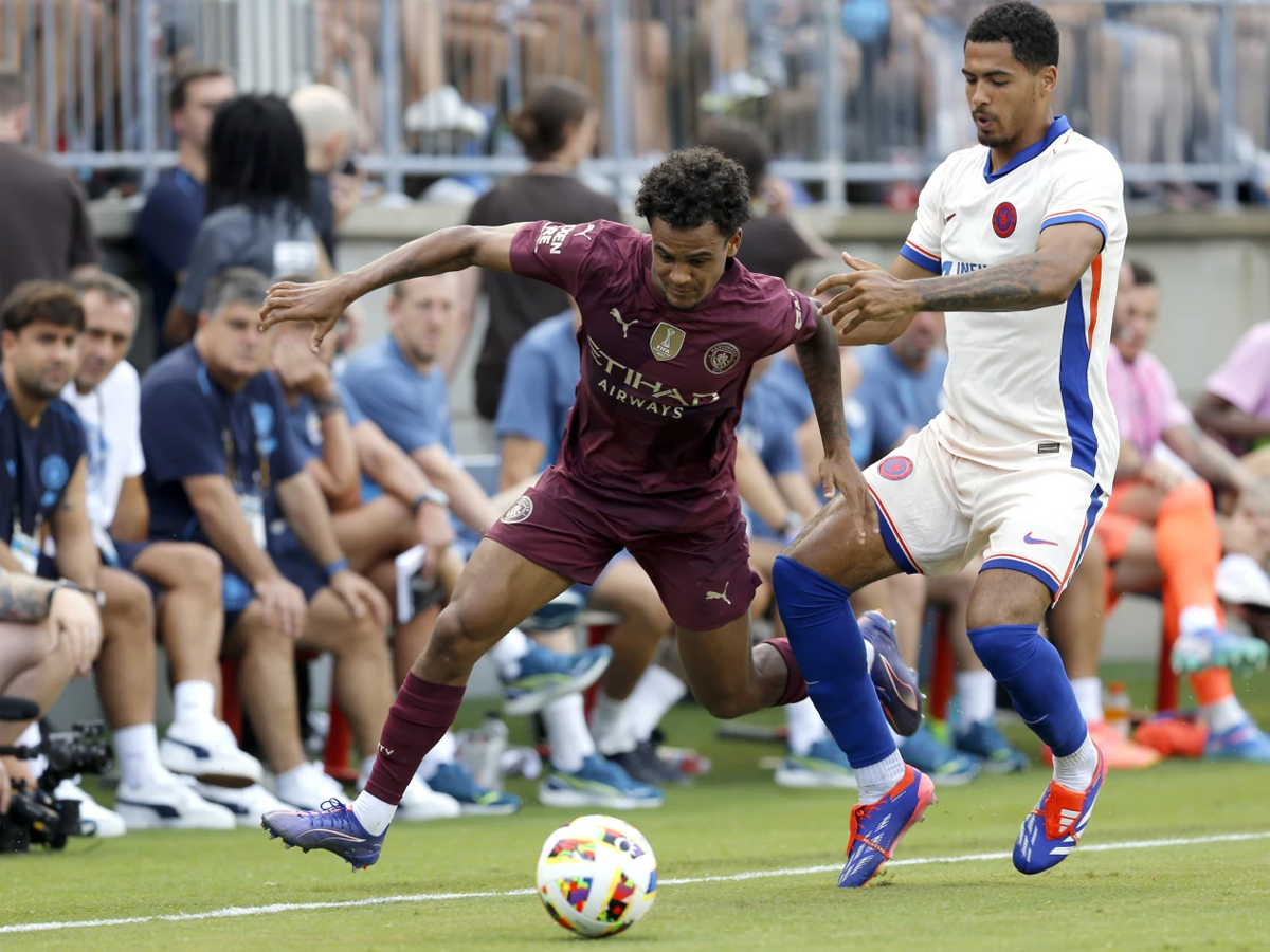 Manchester City perderá a Oscar Bobb al menos cuatro meses