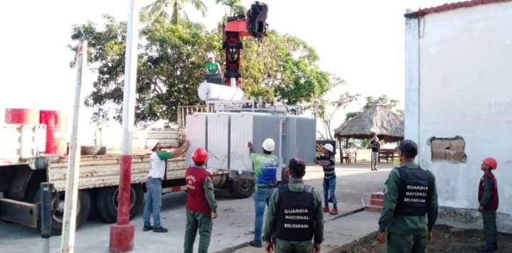 Mejoran servicios de agua y luz en comunidades fluviales de Delta Amacuro