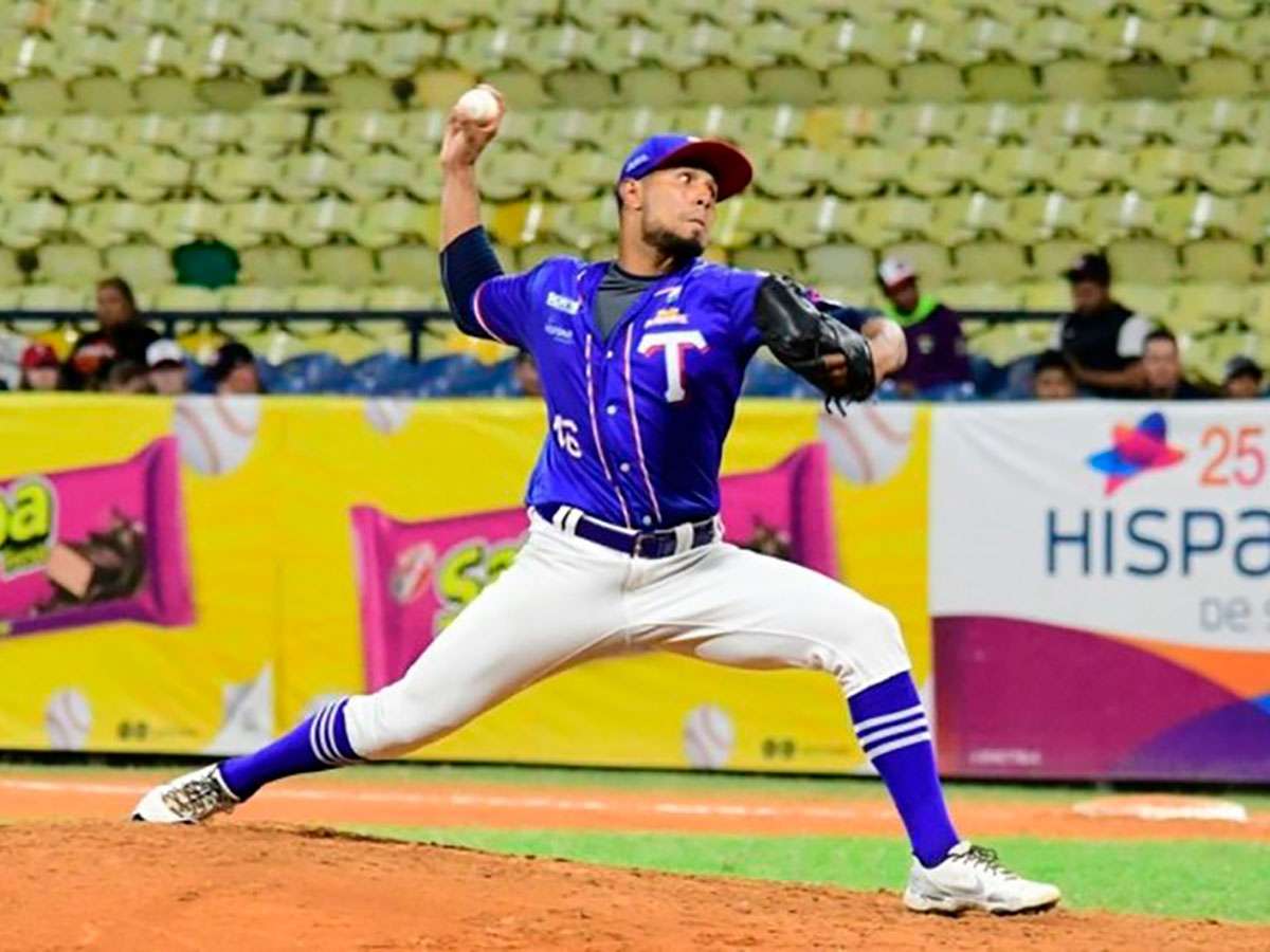 Ricardo Pinto estaría desde el inicio con Tiburones
