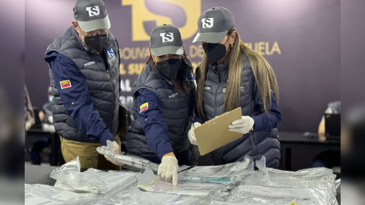 Especialistas designados por el TSJ continúan valoración de material de elecciones presidenciales del 28J