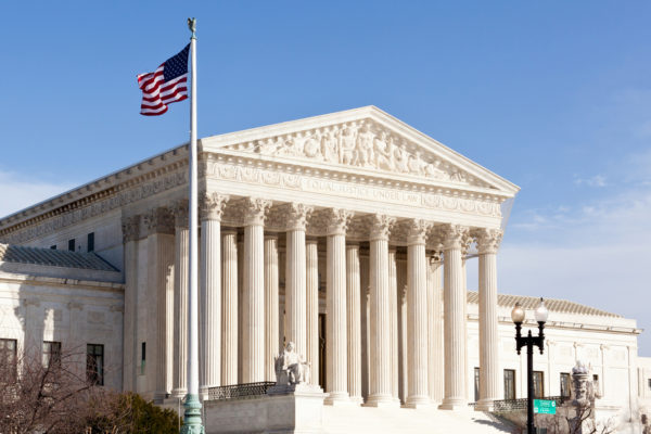 Tribunal Supremo de EEUU rechaza reanudar plan de cancelación de deuda estudiantil de Biden